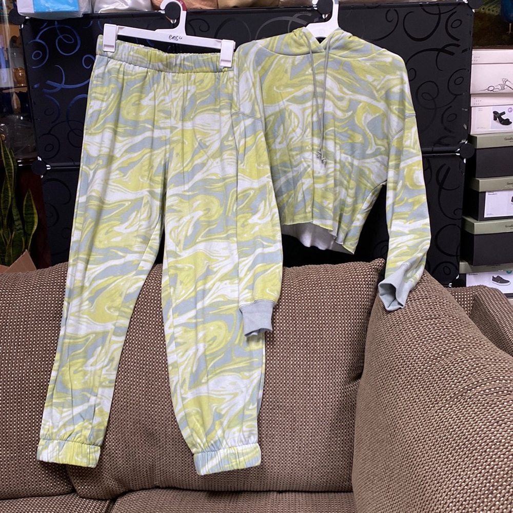 Winter jacket sets- available size s,m, l, xl &2xl